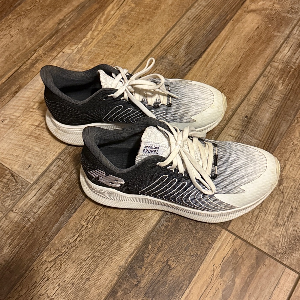 New Balance Black and White Fuel Cell Propel